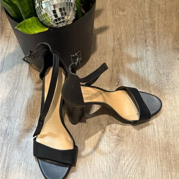 Black Classic Ankle Strap Chunky Gianna Bini Heels - Picture 5 of 9